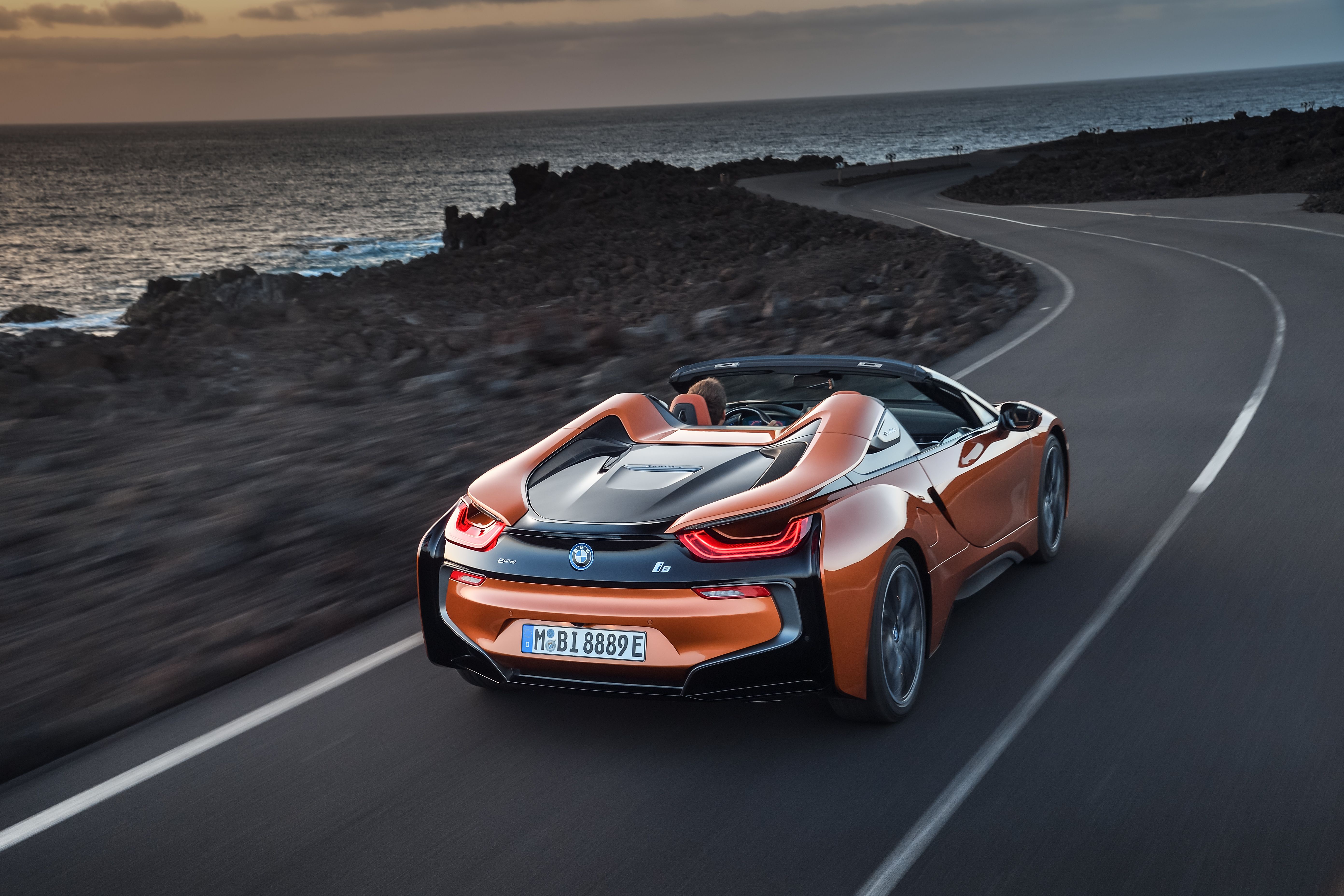 P90285378_highRes_the-new-bmw-i8-roads