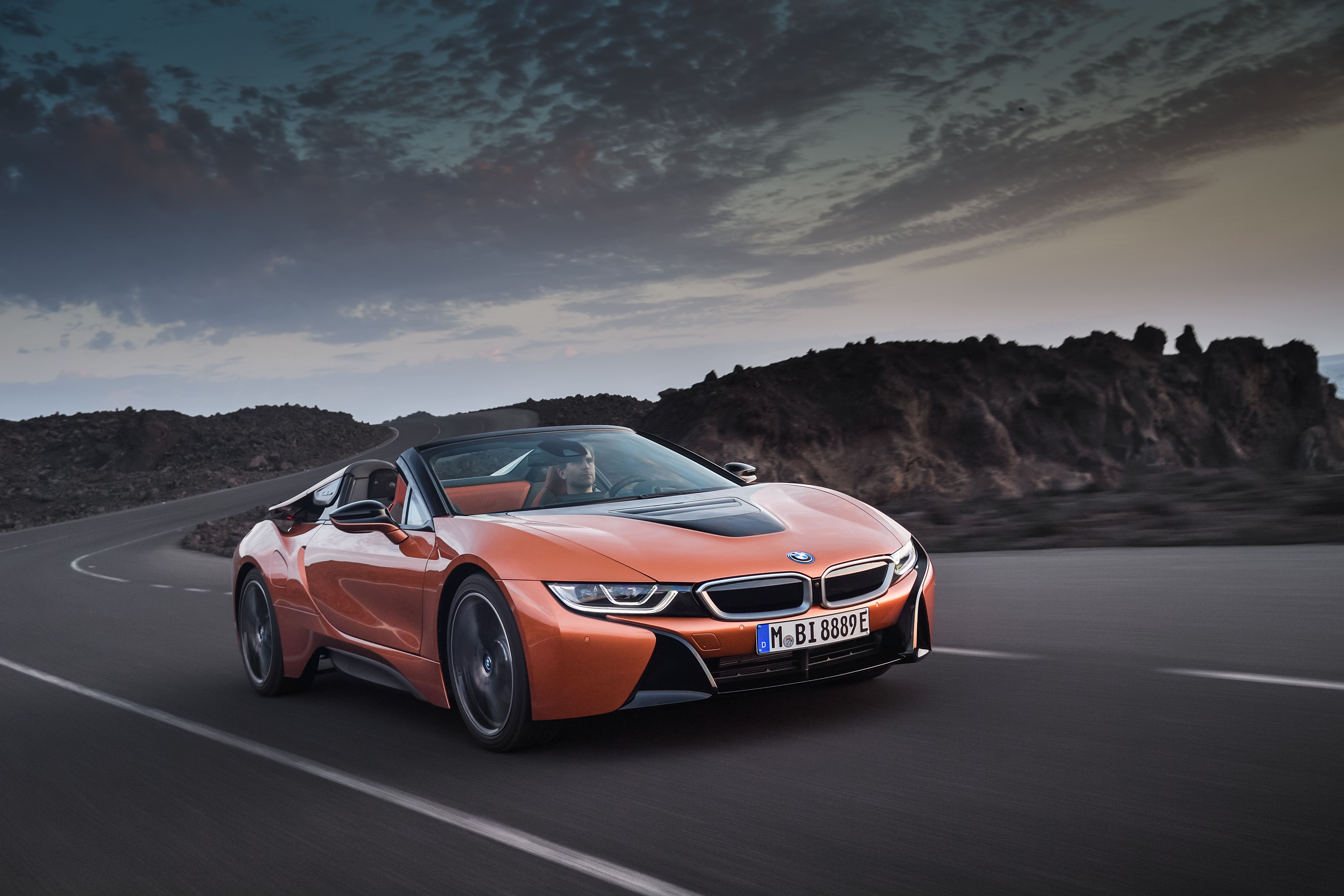 P90285379_highRes_the-new-bmw-i8-roads