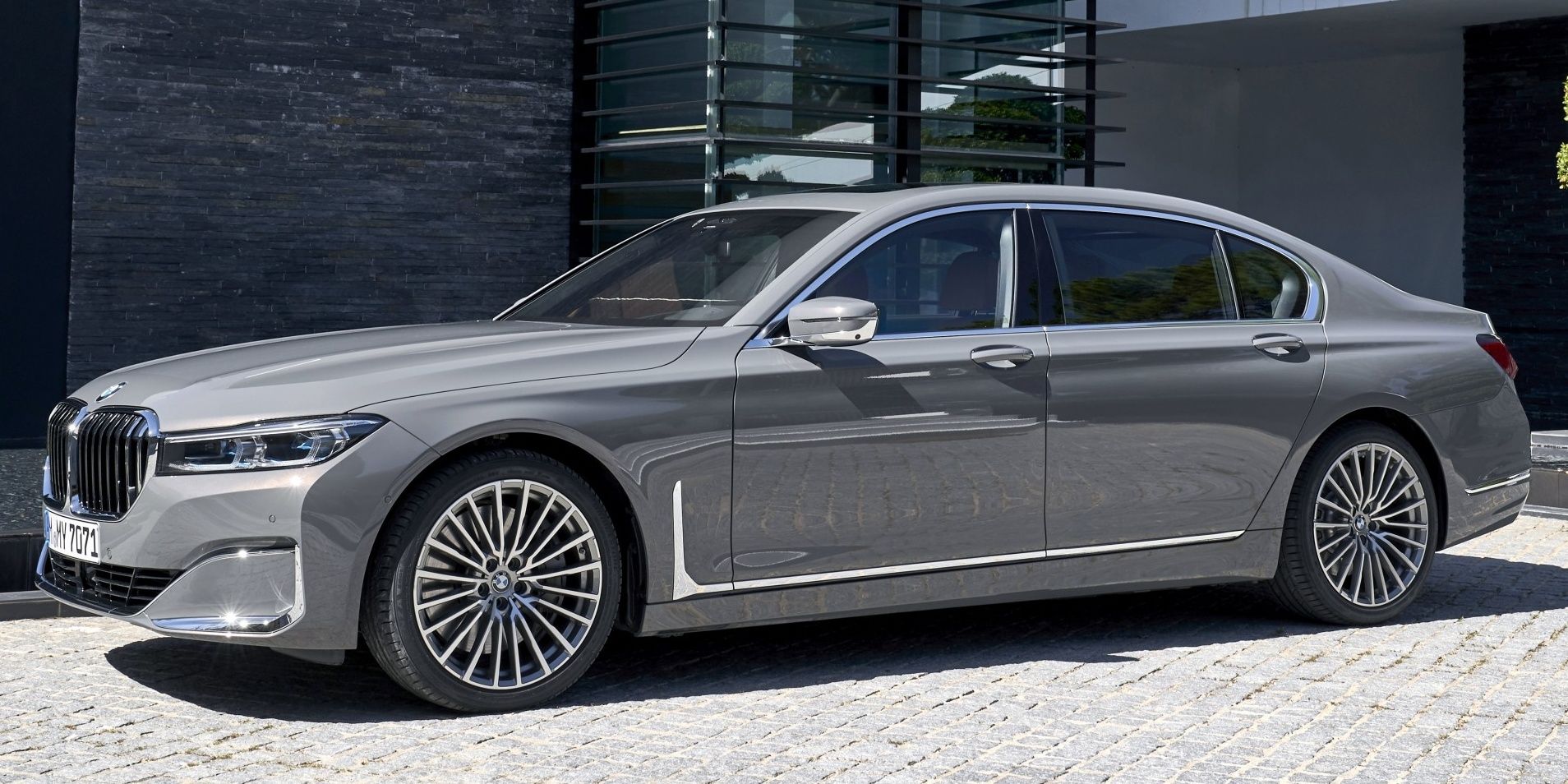 Here Are The Coolest Features Of The 2022 BMW 7 Series