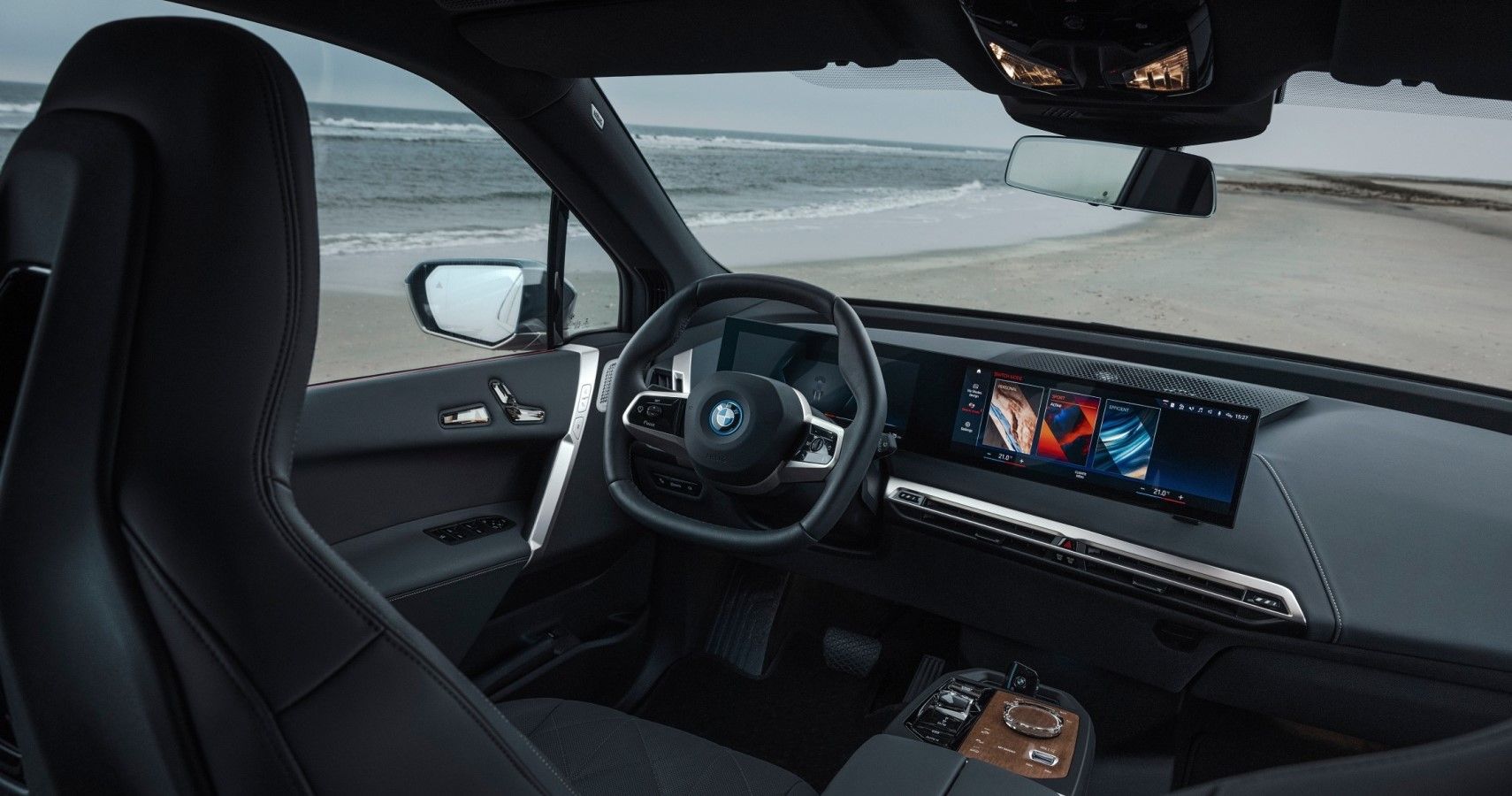 2023 BMW iX M60 interior dashboard view