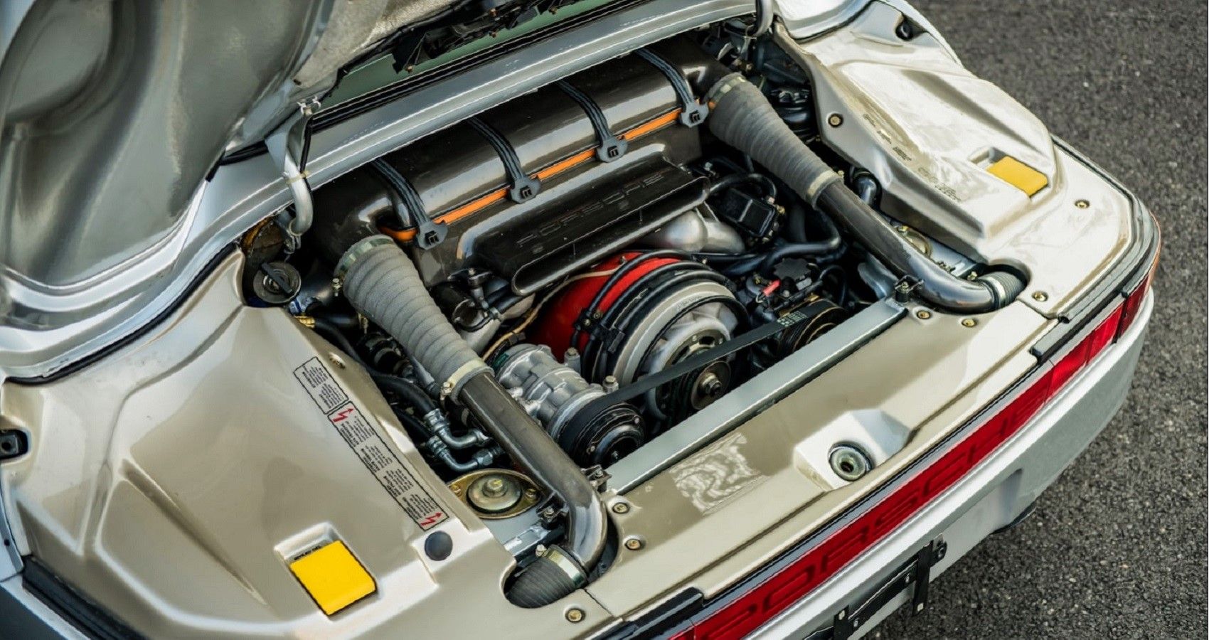 Porsche 959 Engine Bay