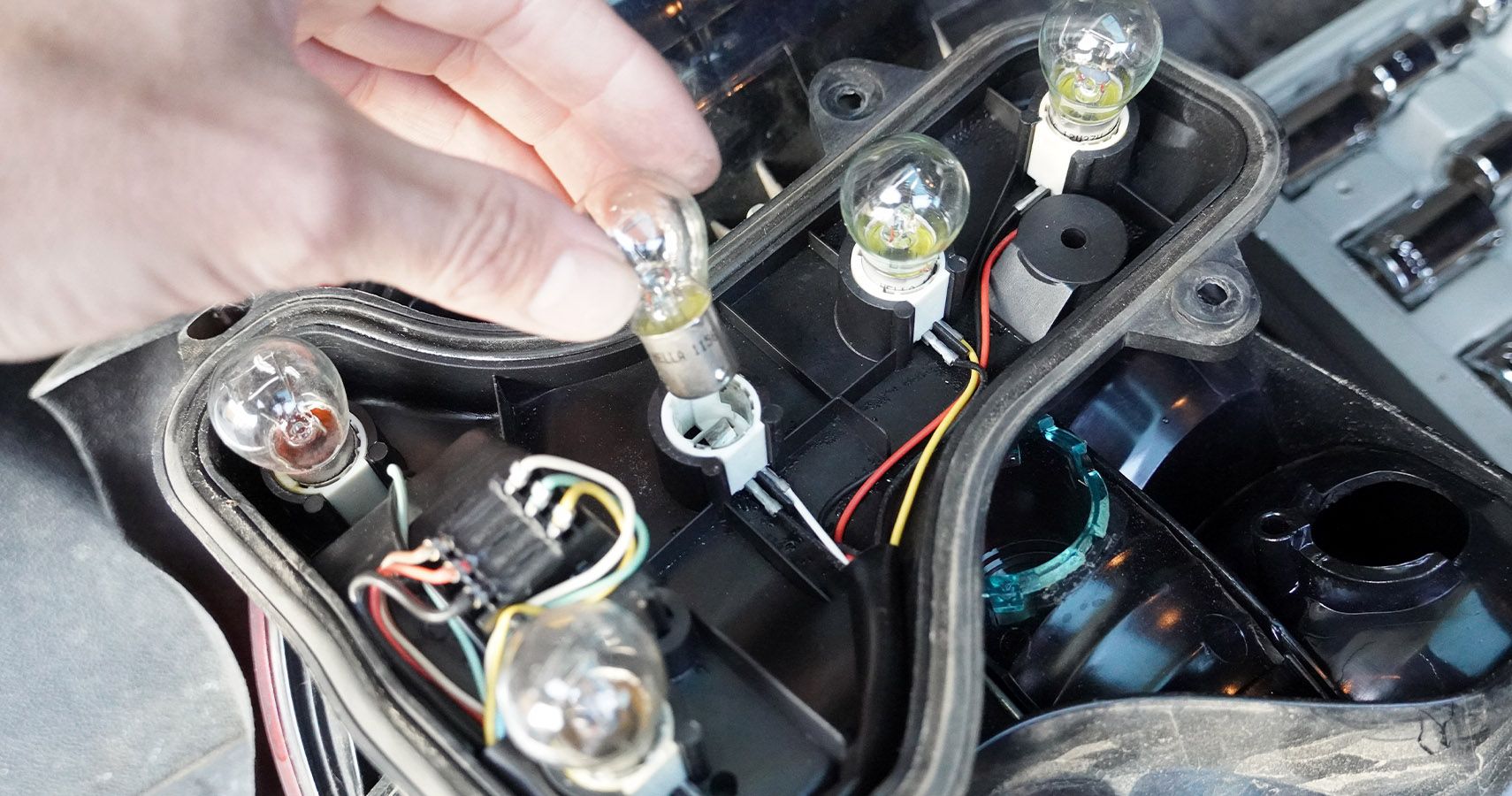 Porsche Cayenne Project Replacing Taillight Bulbs