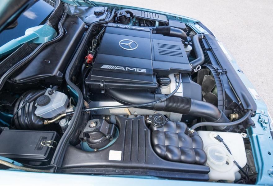 The Powerful Engine Of A Mercedes-AMG 500 SL 6