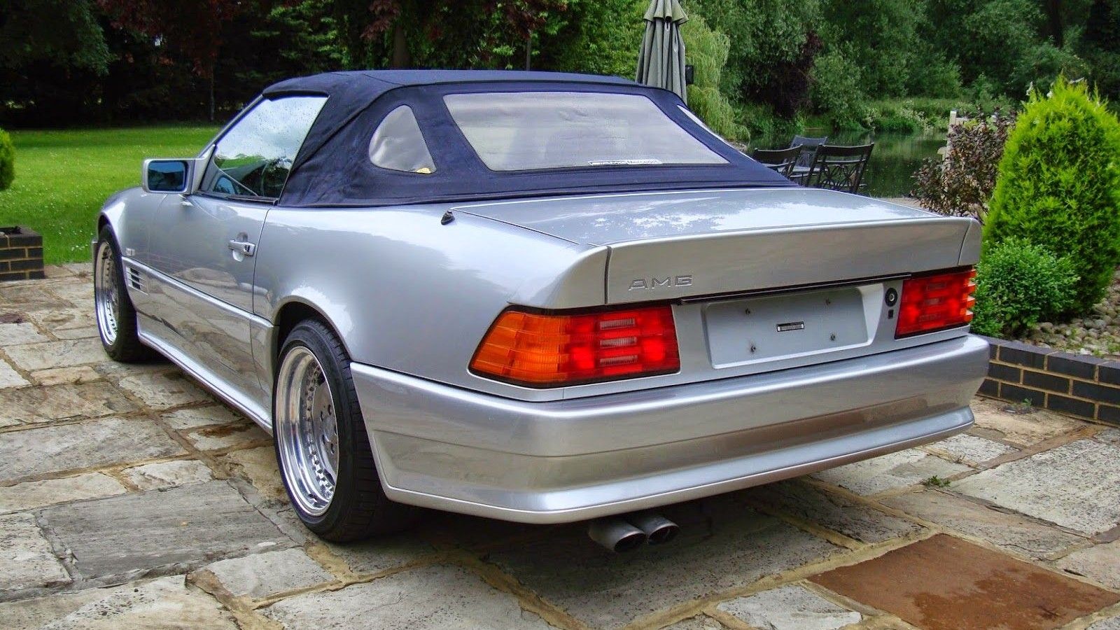 The Rear View Of A Mercedes-AMG 500 SL 6
