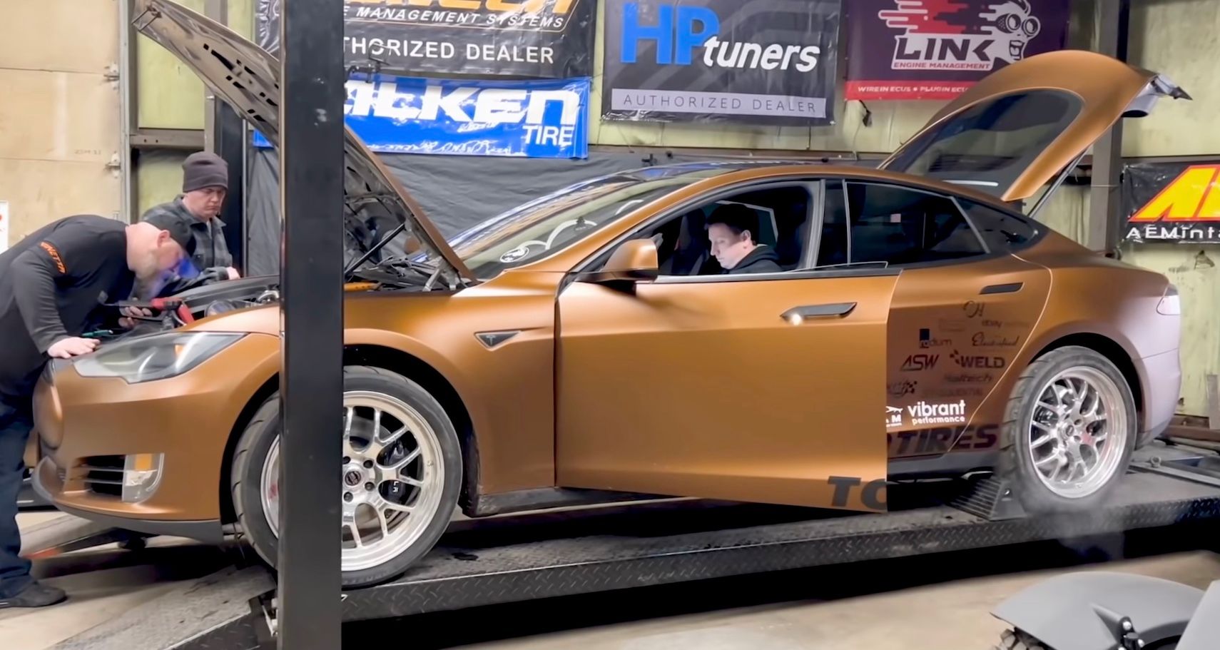 Watch The World's First V8Powered Tesla Dyno Test