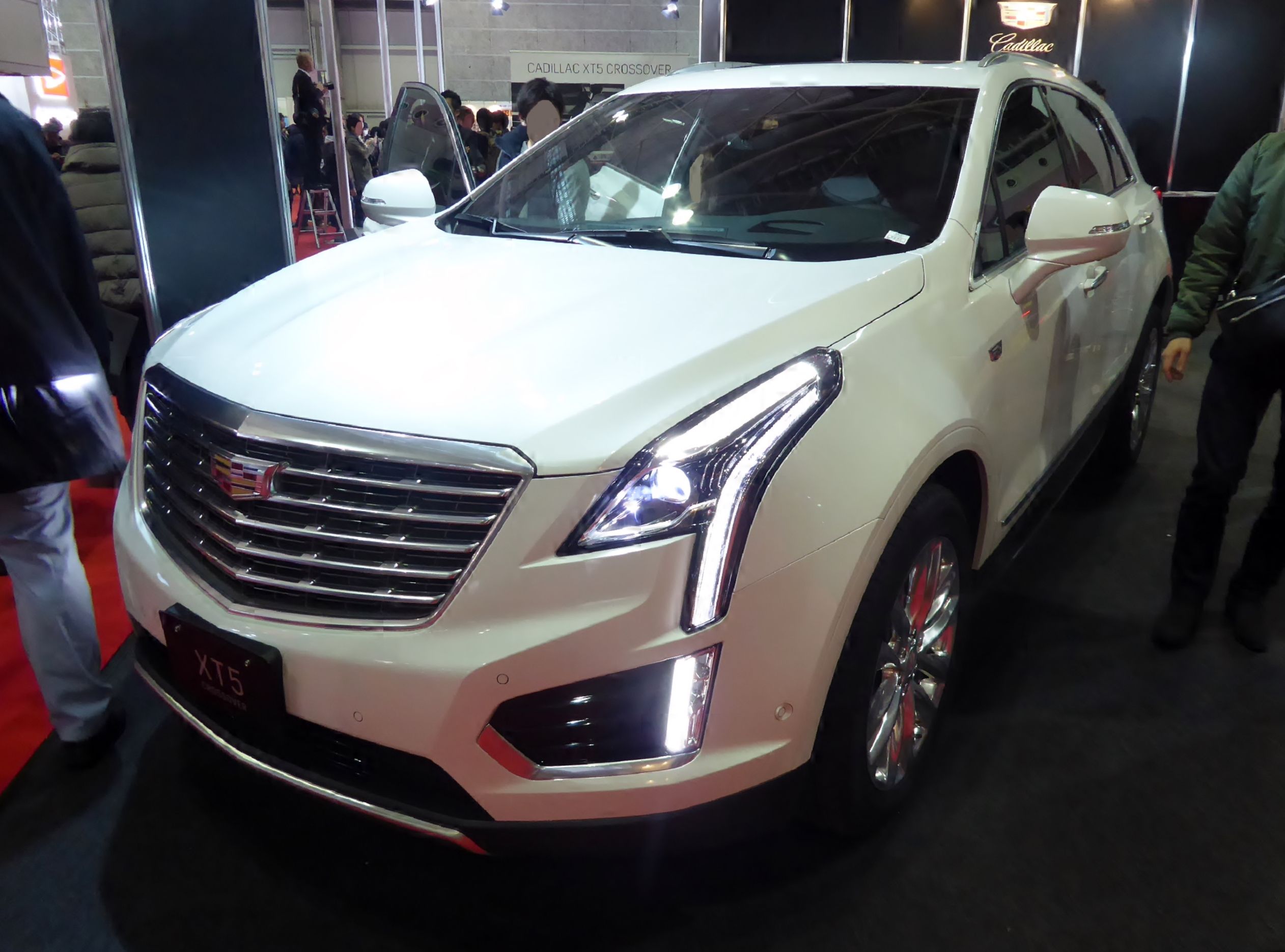 2017 Cadillac XT5 Side View
