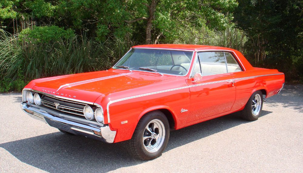 1964 Oldsmobile Cutlass 442: A muscle car designed for power.