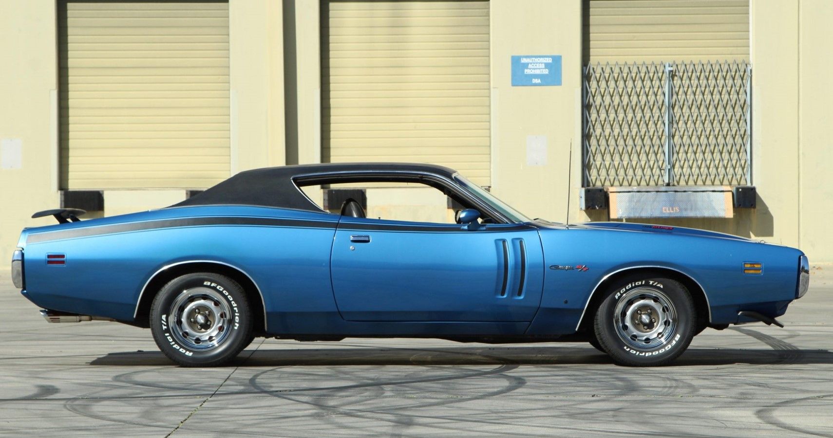 1971 Dodge Charger R/T side profile view