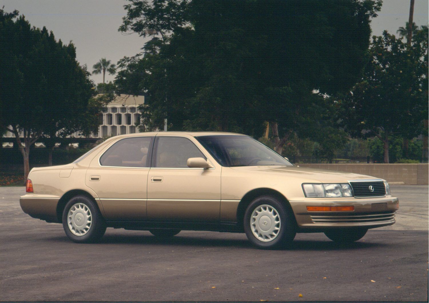 1990-Lexus-LS400-1