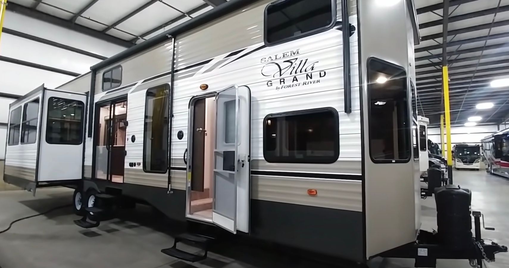 this-two-story-trailer-rv-looks-nicer-inside-than-most-apartments