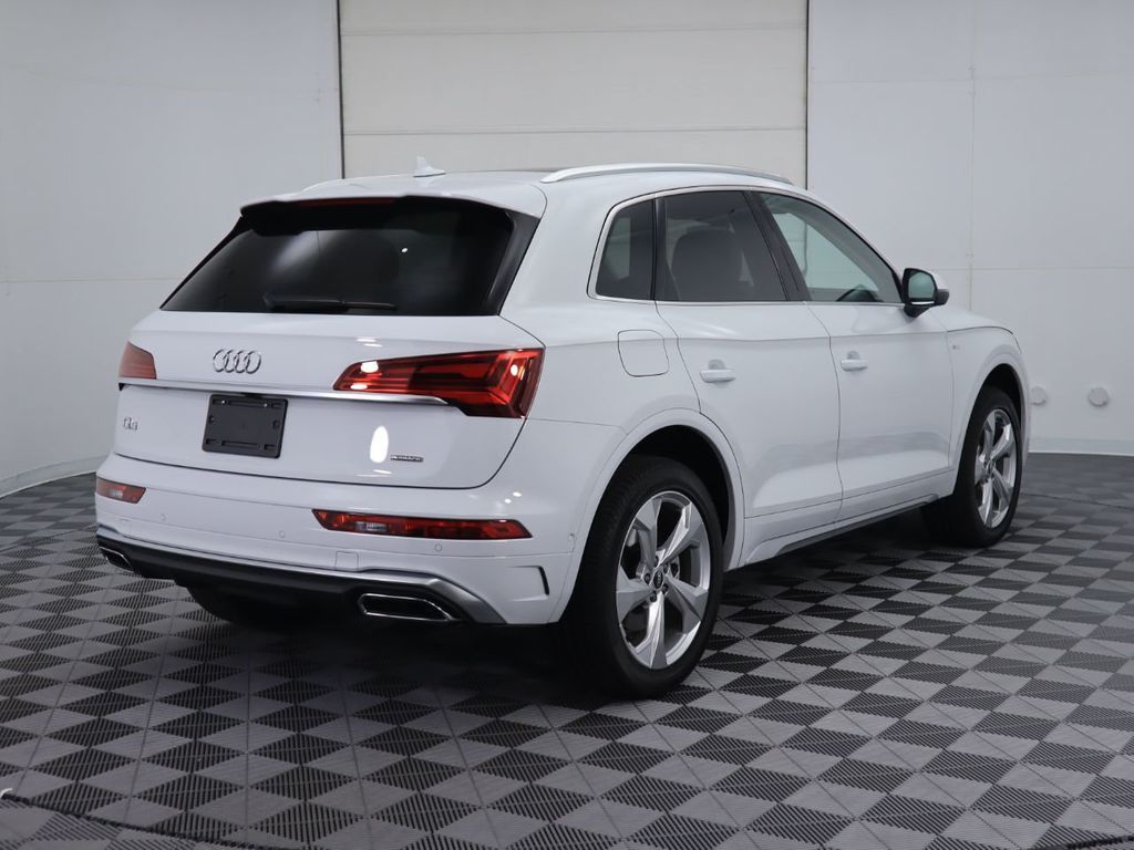 White 2022 Audi Q5