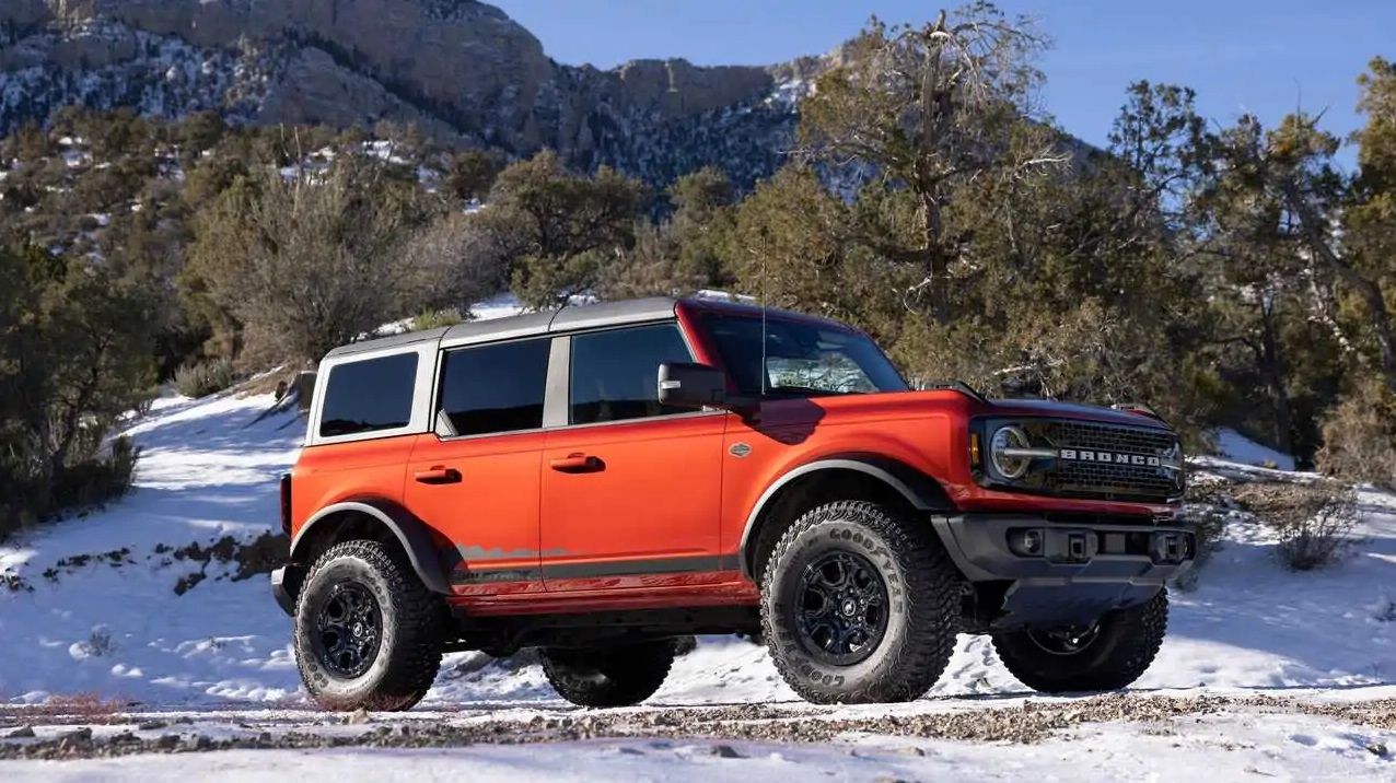 2022 Ford Bronco WIldtrak parked on snow, side view