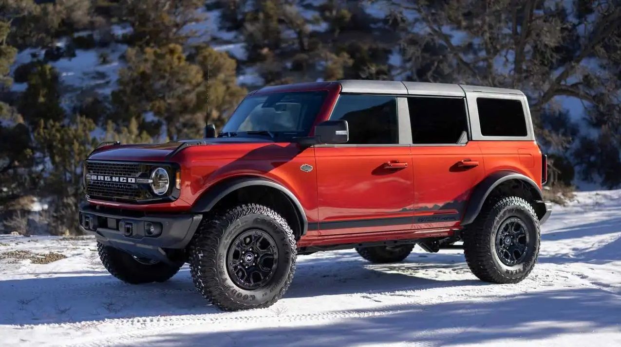 2022 Ford Bronco WIldtrak parked in snow; side view