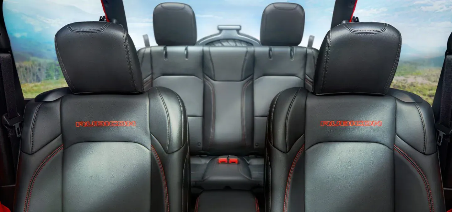 2022-Wrangler-Interior-Touchscreen-With-Red-Stitching-Rubicon