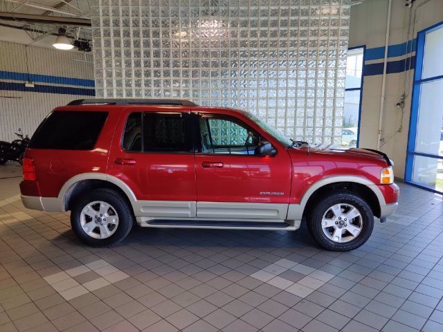  The 2005 Ford Explorer side view.