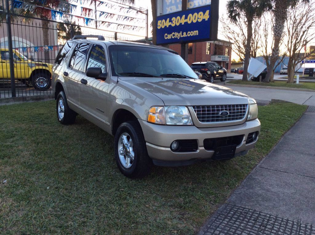  The 2005 Ford Explorer on display for sale.