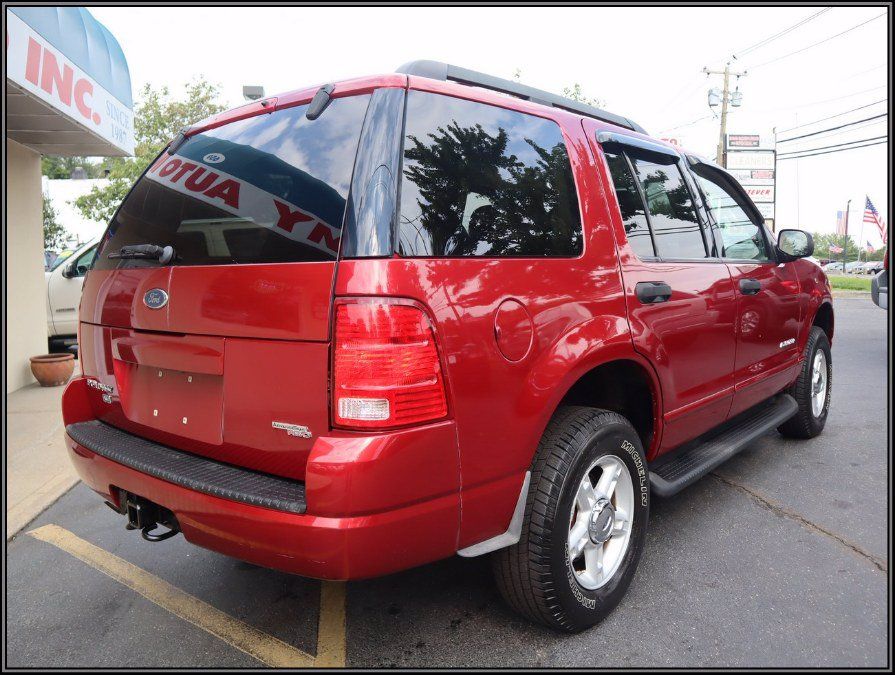  The 2005 Ford Explorer rear view.