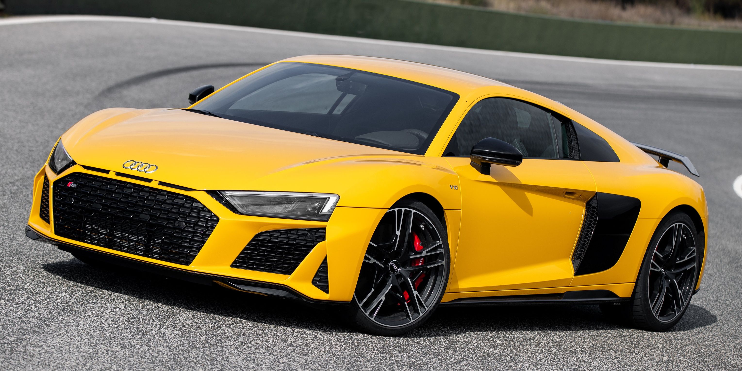 Audi R8 2022 yellow