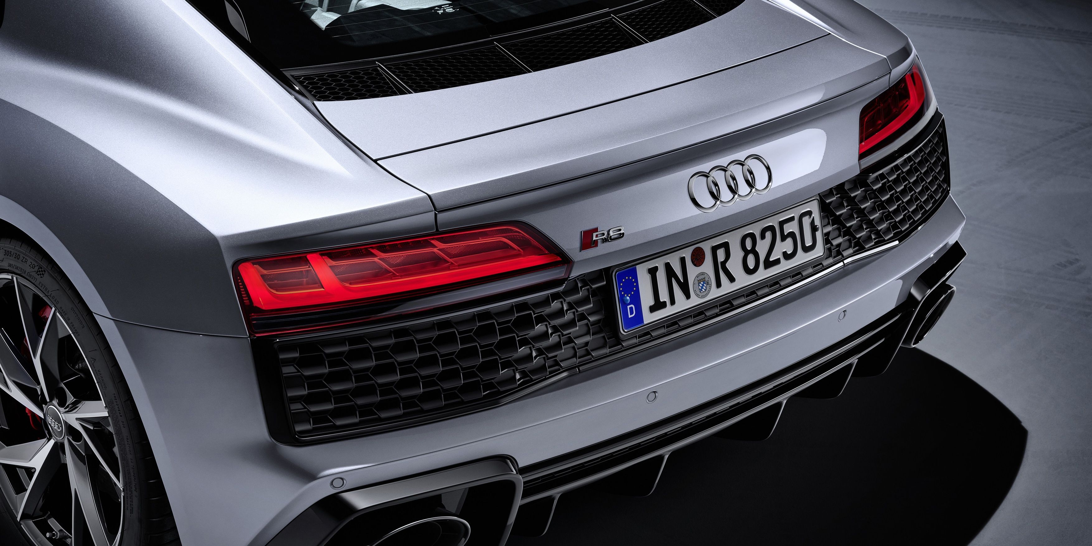 Audi R8 2022 rear closeup