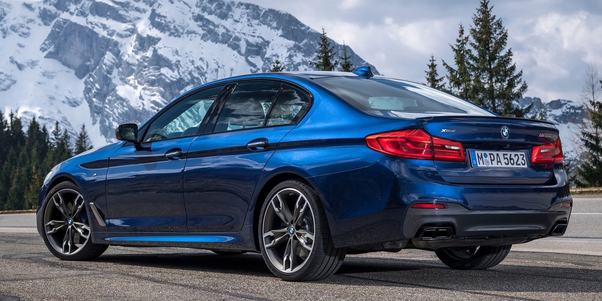 Rear 3/4 view of the M550i