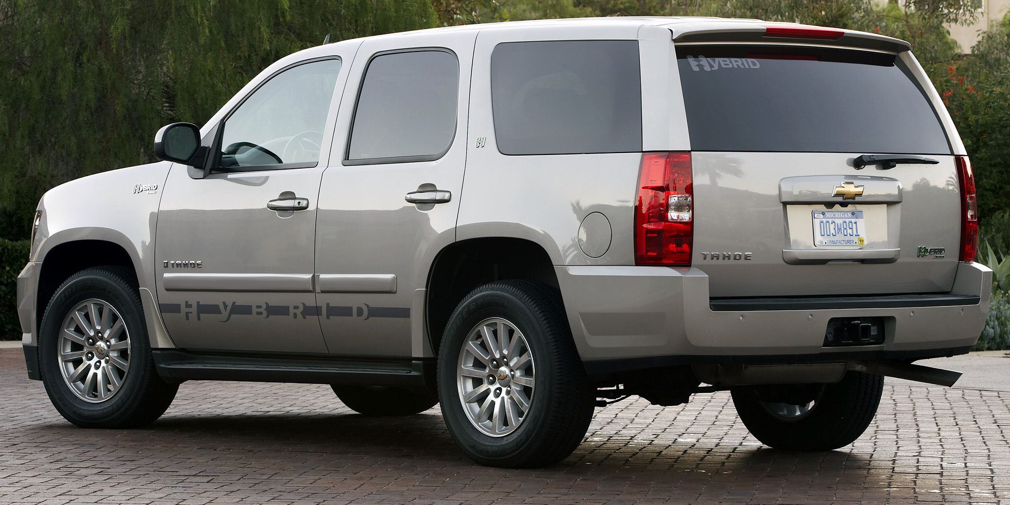 Rear 3/4 view of the Tahoe Hybrid