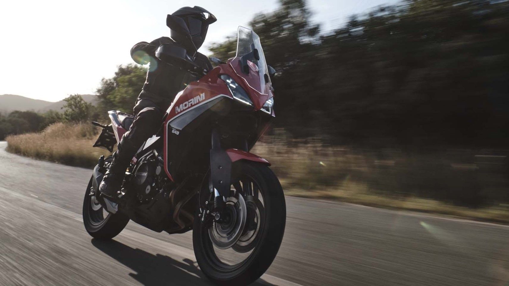 Moto Morini X-Cape Gold Wheels Edition na estrada