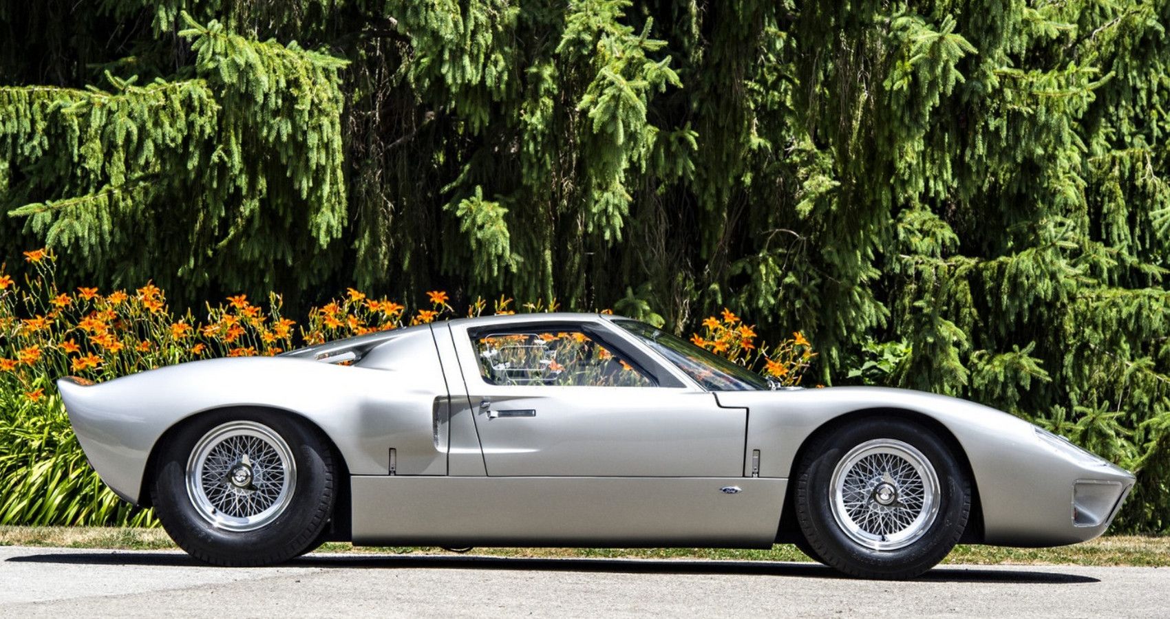 Ford GT40 - Side
