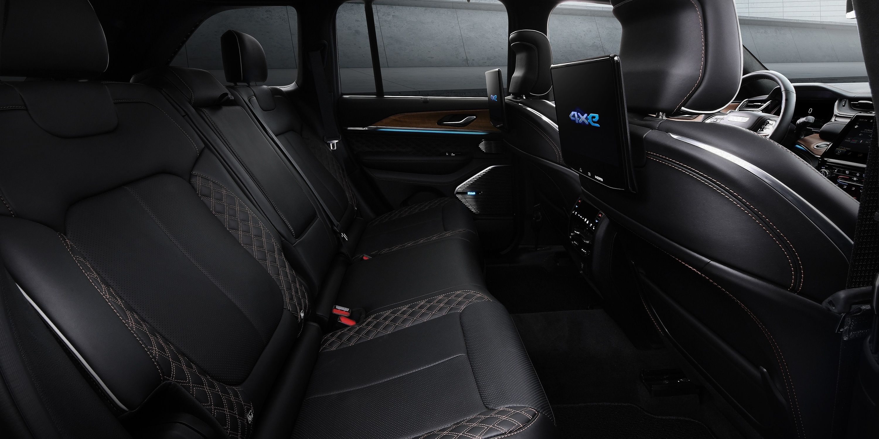 Jeep Grand Cherokee 2022 rear seats