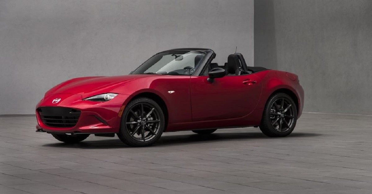 Mazda MX-5 ND, red, grey background, side view