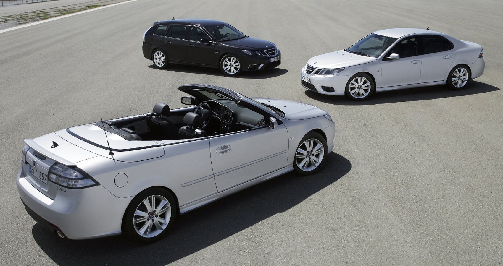 The 9-3 sedan, convertible and SportCombi next to each other