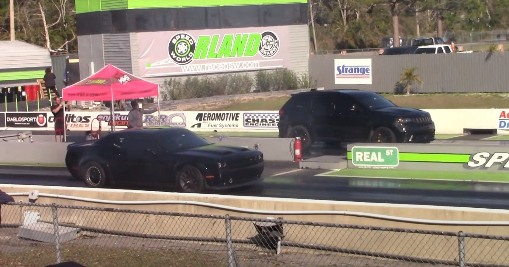 Jeep Trackhawk Vs Dodge Challenger SRT Hellcat drag race