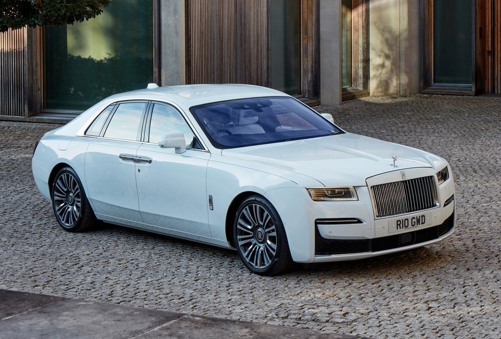 The 2021 Rolls-Royce Ghost.'s Side View