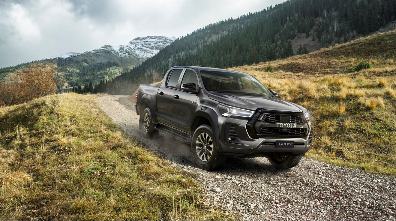 2020 Toyota Land Cruiser review: The old guard still has it - CNET