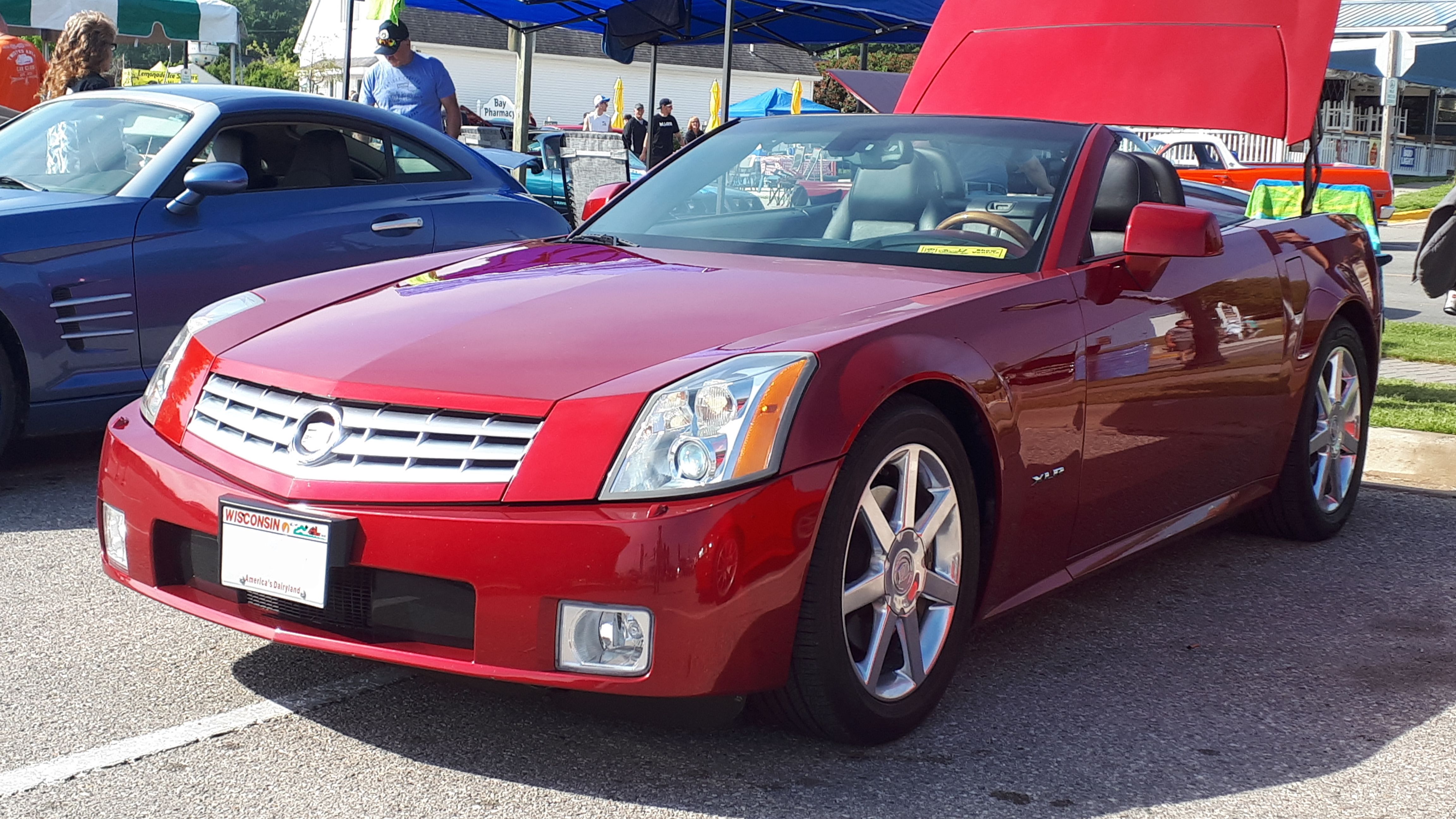 The 2009 Cadillac XLR Front View.