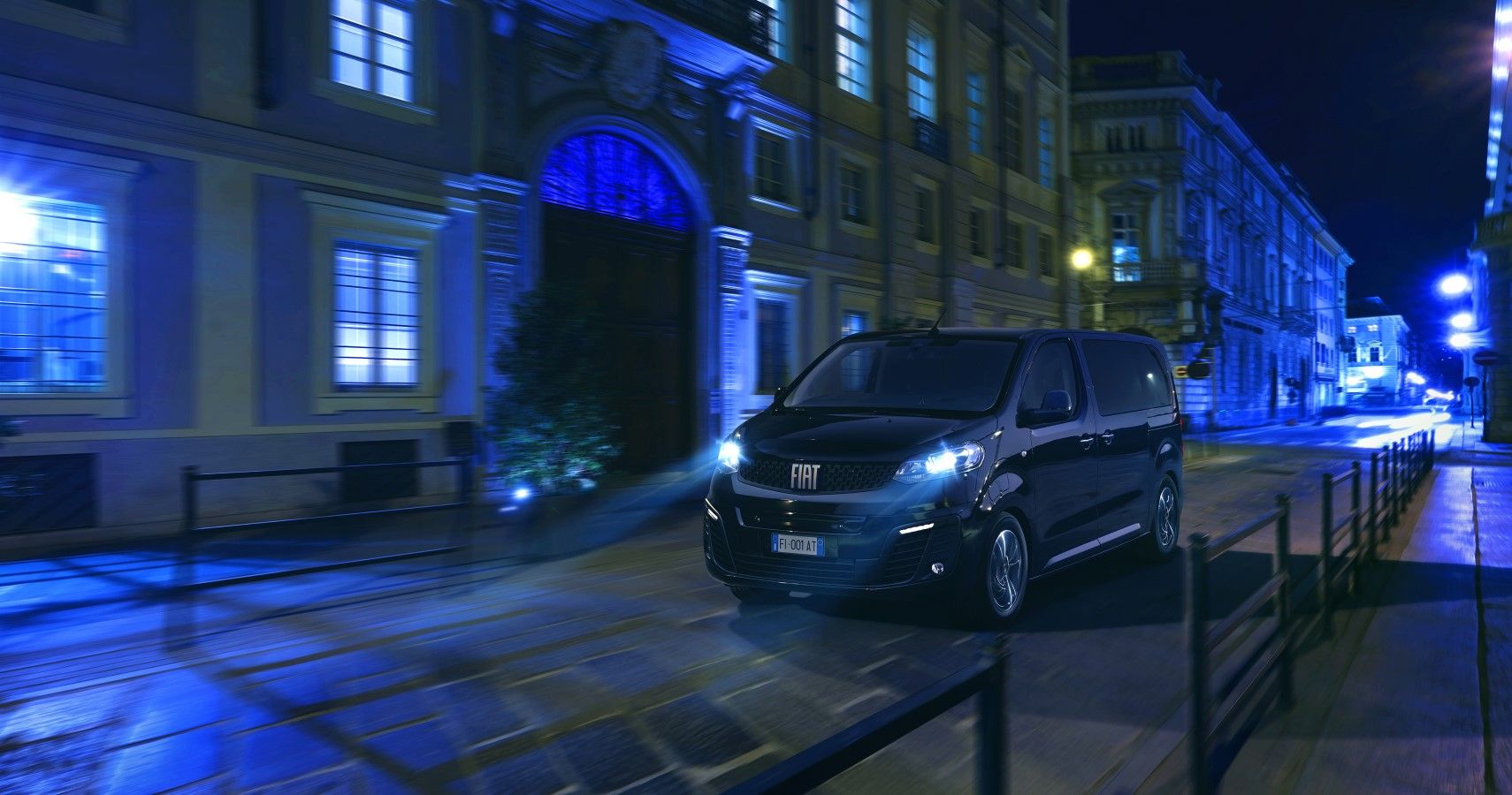 2022 Fiat E-Ulysse on the streets at night