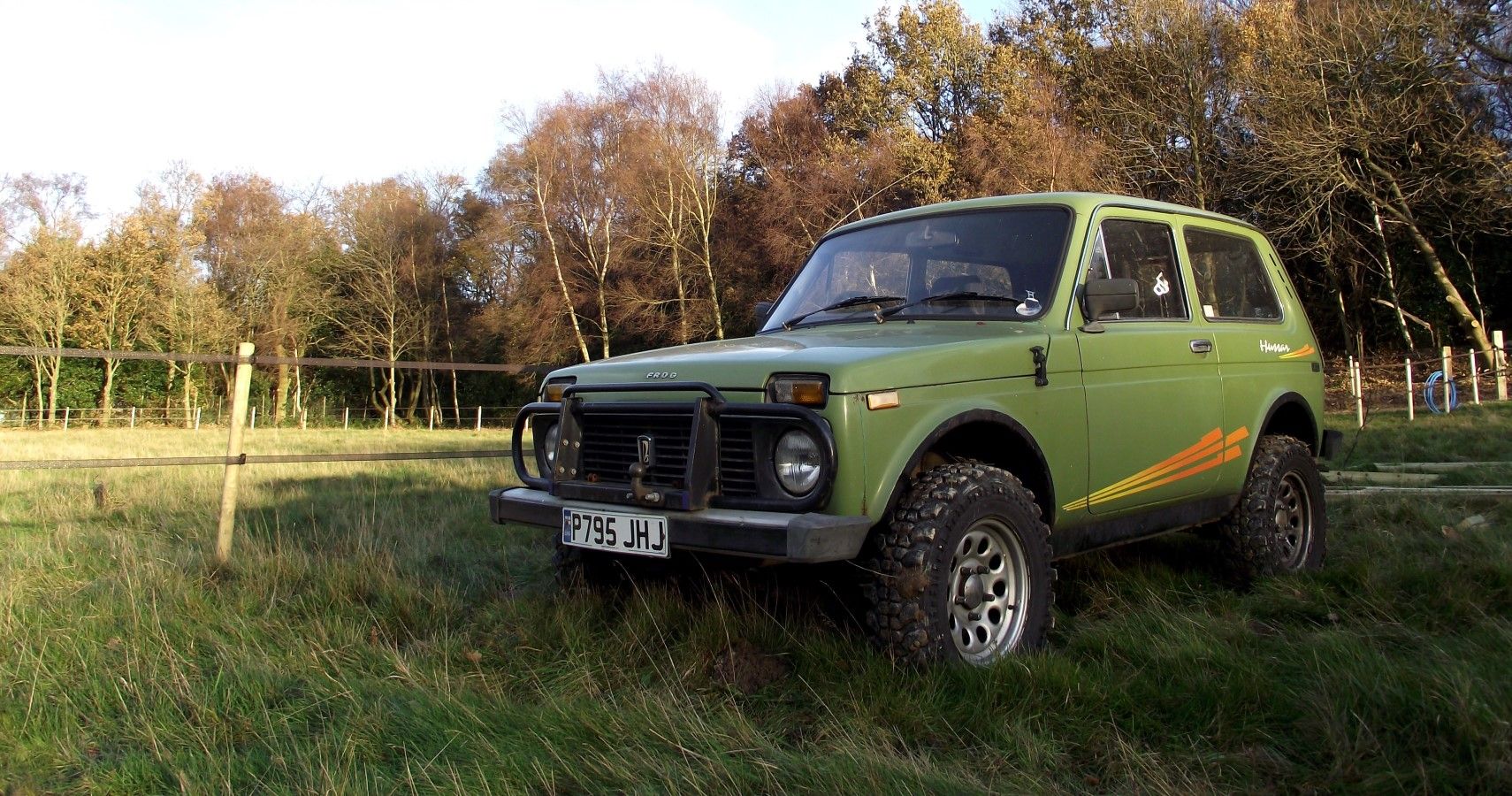 Lada Niva front third quarter view