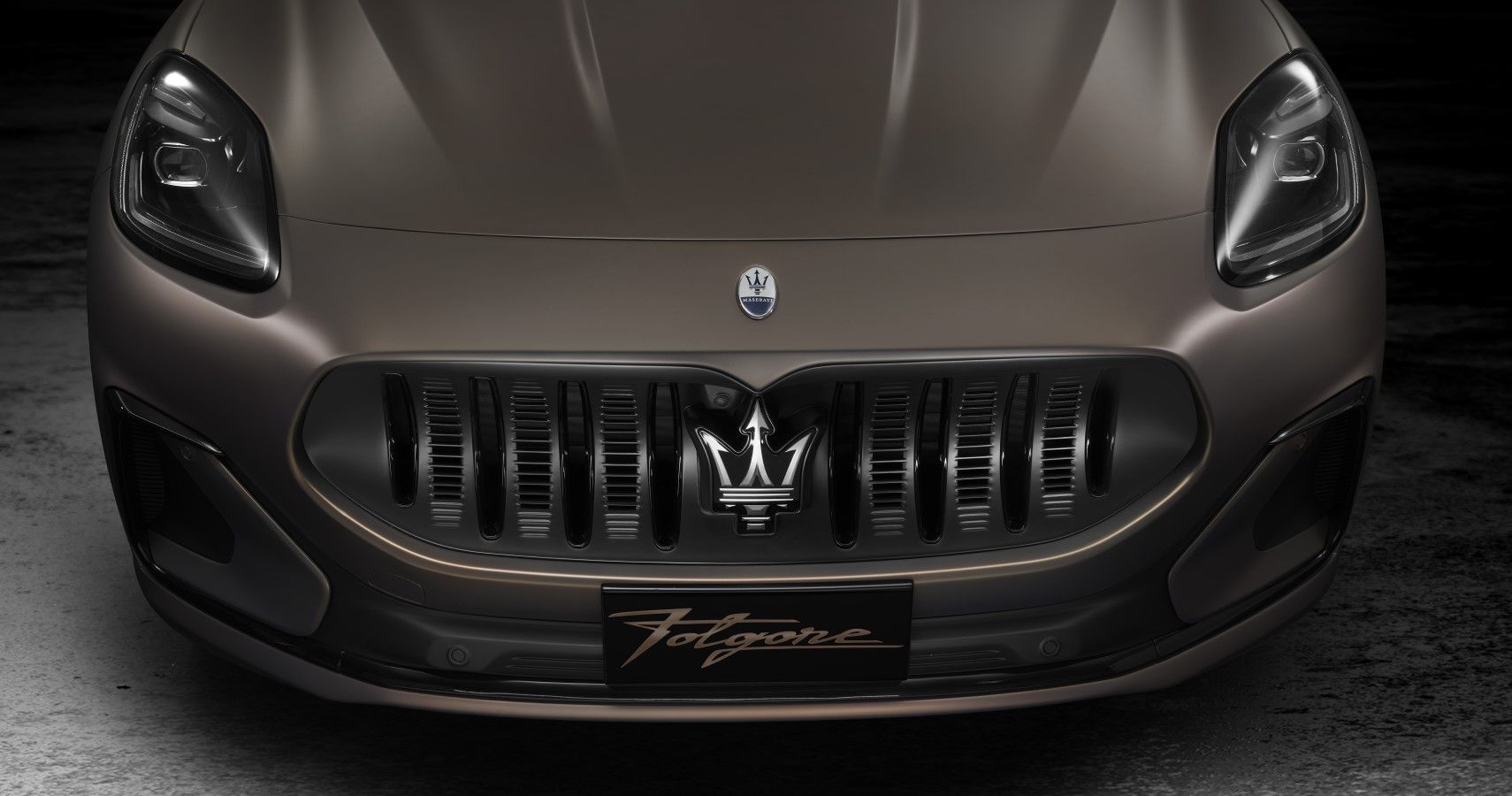 Maserati Grecale Folgore front grille close-up view