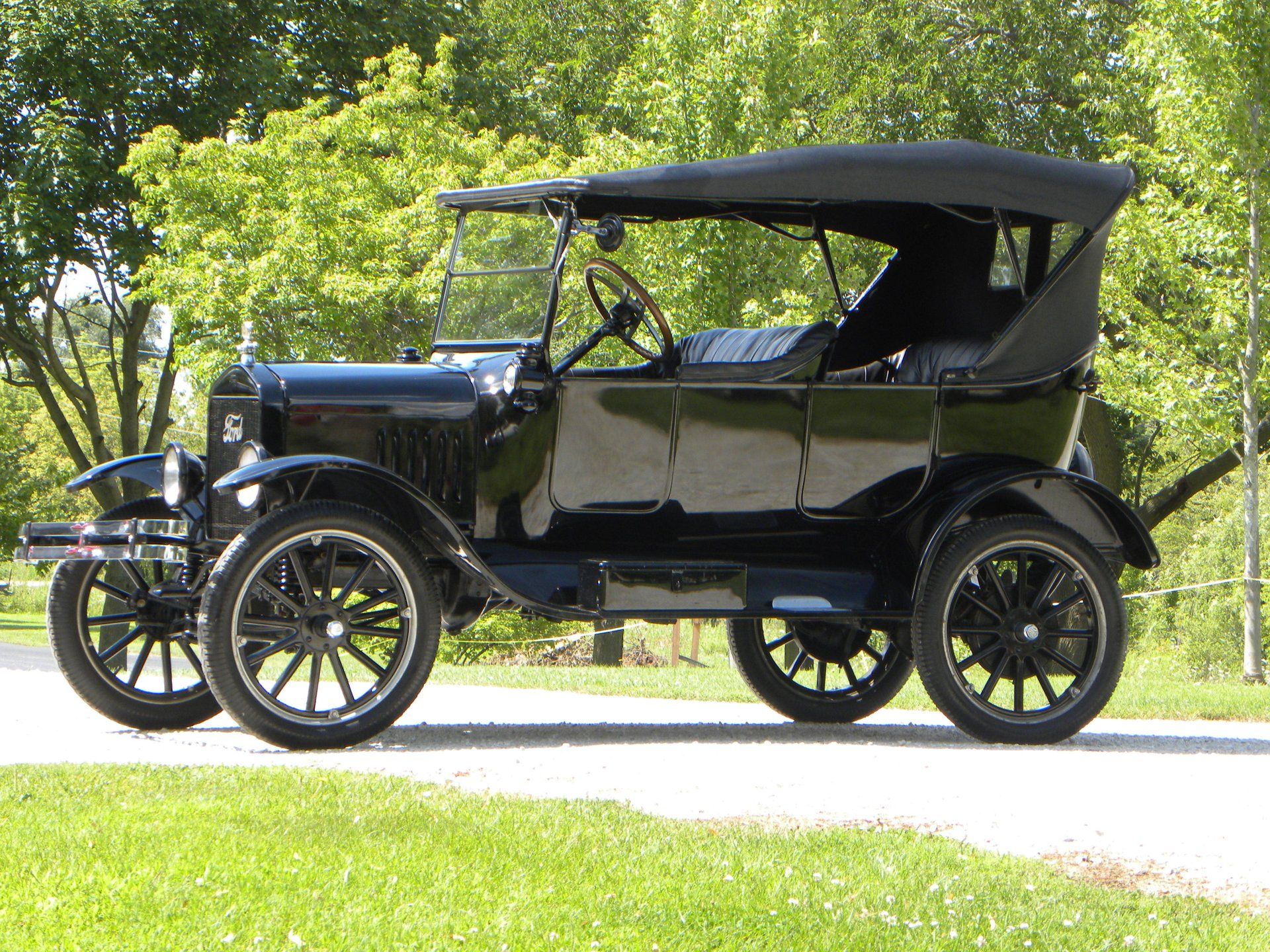 1923 Ford Model T: A discontinued car with an impressive history.
