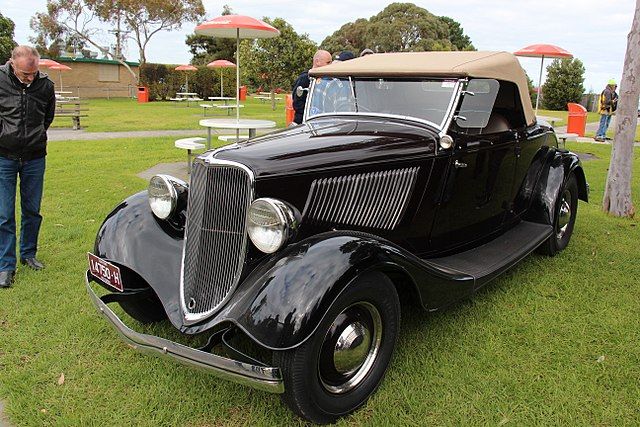 1933 Ford Model 18 Deluxe Roadster Via Wikimedia Commons