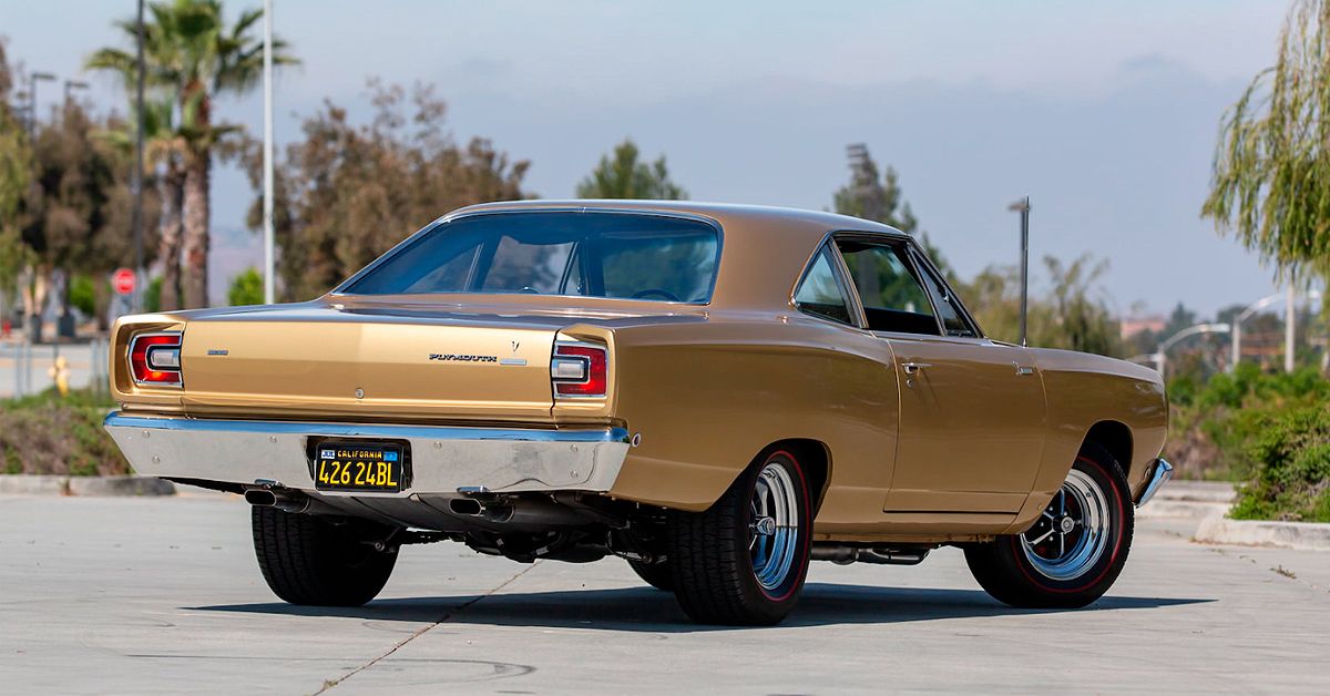 Classic 1968 Plymouth Hemi Road Runner muscle car gold paint 