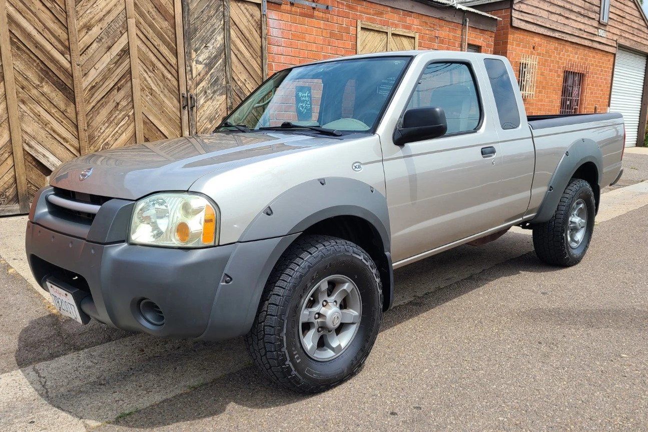 Silver 2002 Nissan Frontier