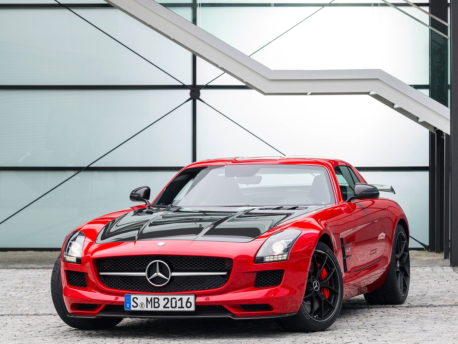 2014-Mercedes-Benz-SLS-AMG-GT-Final-Edition