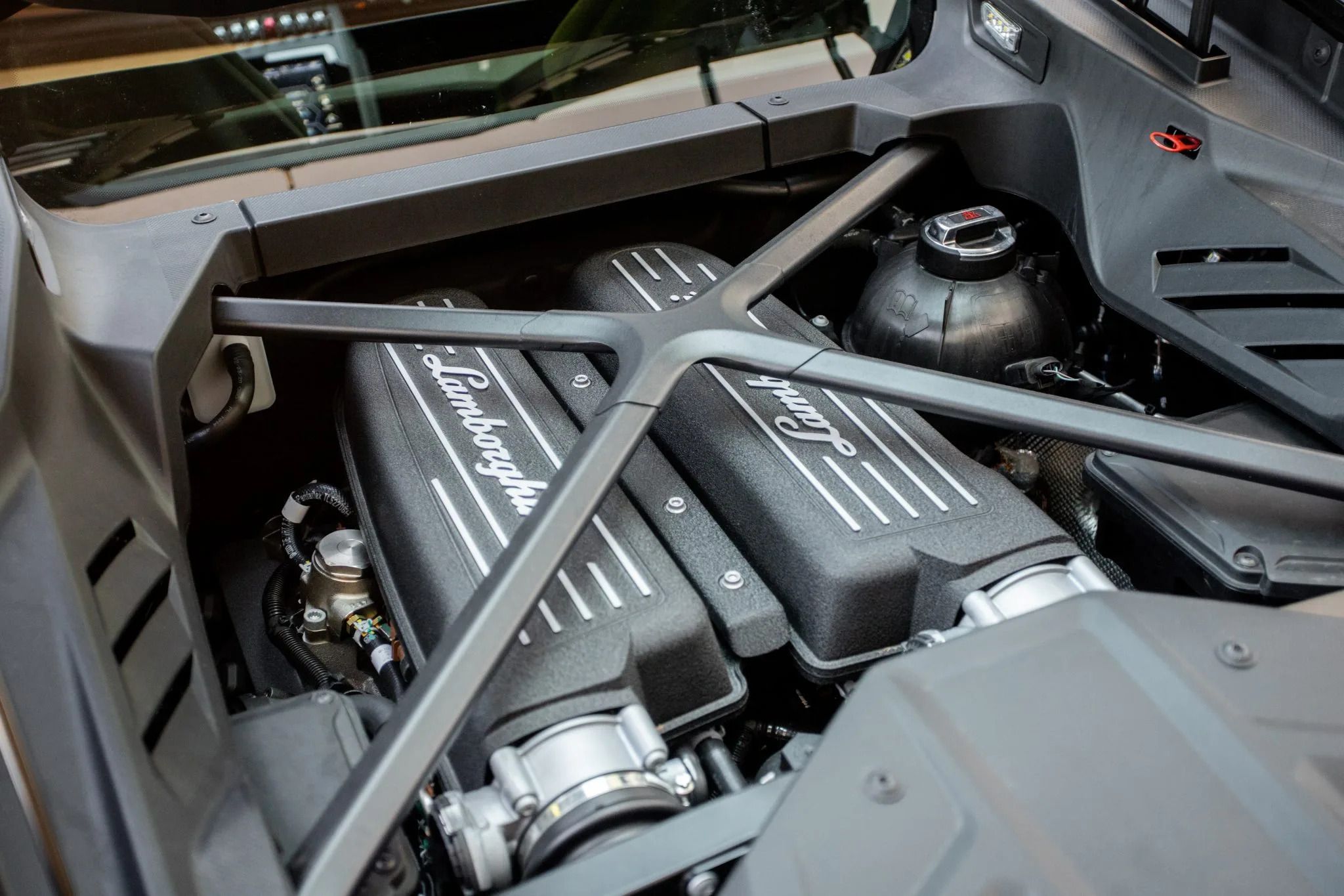 2021 Lamborghini Huracan engine