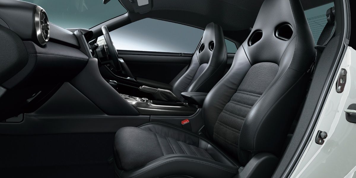 Nissan GTR 2022 leather seats