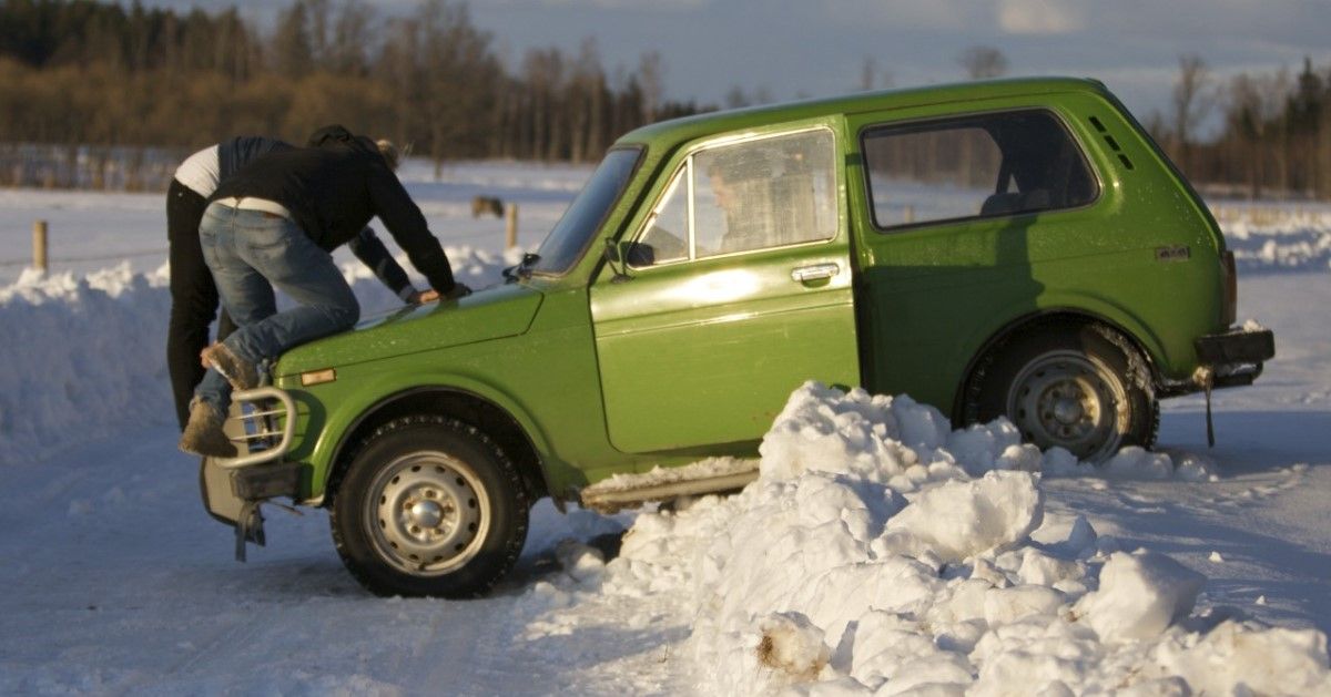  Lada Niva stuck in snow