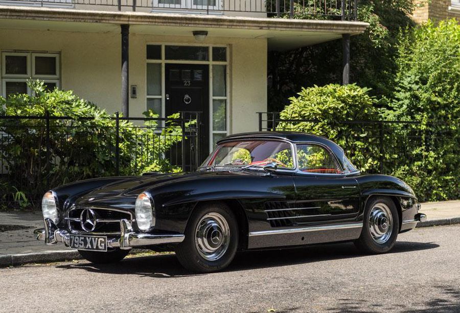 The 1960 Mercedes-Benz 300 SL Roadster in front of a private house.