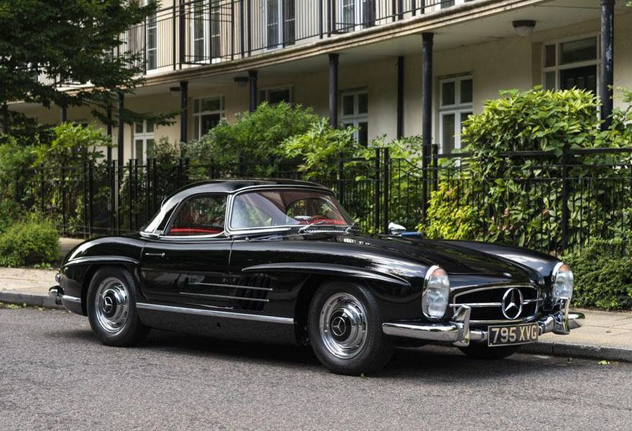 The 1960 Mercedes-Benz 300 SL Roadster front view.