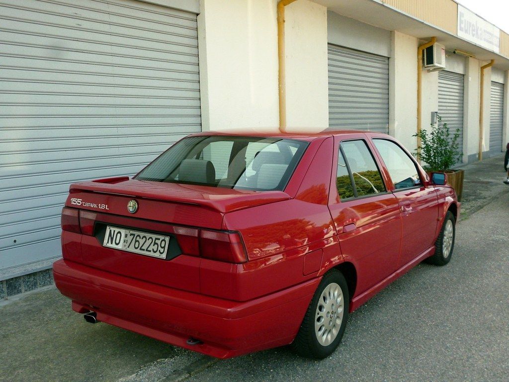 Alfa Romeo 155 rear