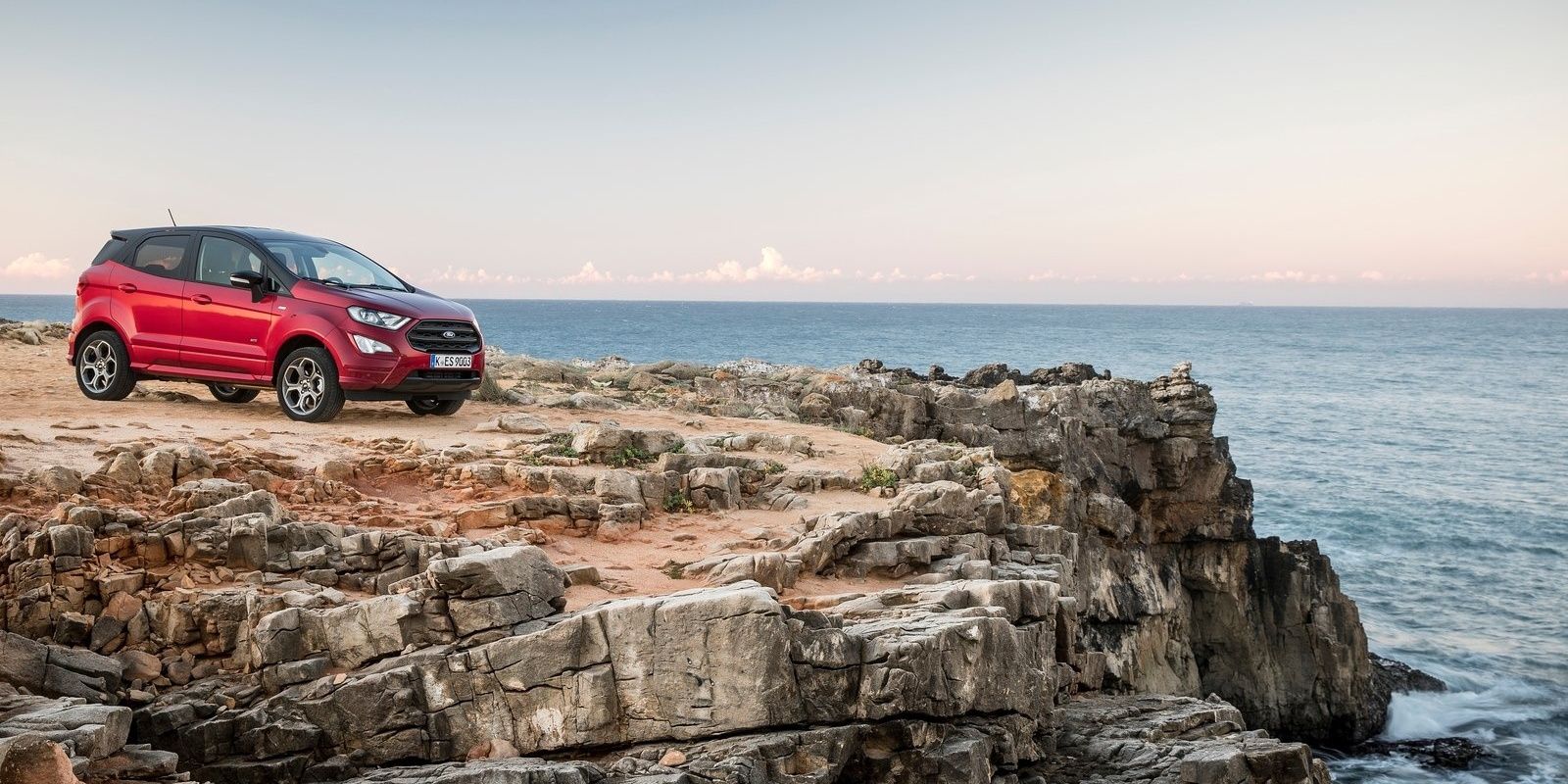 Ford EcoSport on a cliff