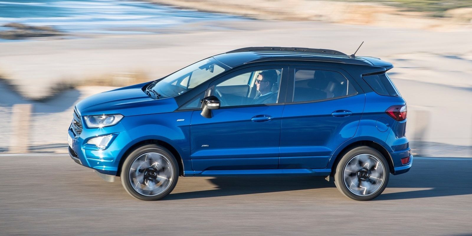Ford EcoSport side profile driving